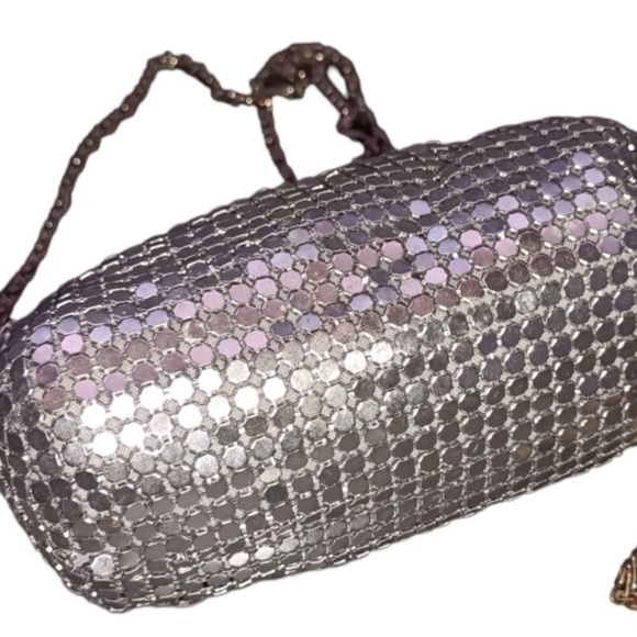 VINTAGE Y & S MINI SILVER MESH CROSSBODY EVENING BAG WITH SILVER SATIN LINING - Picture 9 of 10